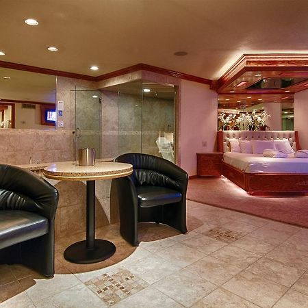 Sybaris Pool Suites Northbrook - Adults Only Glenview Esterno foto