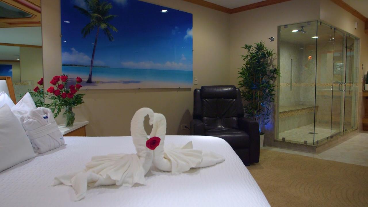 Sybaris Pool Suites Northbrook - Adults Only Glenview Esterno foto